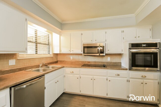 Building Photo - 2821 Morgan Trail, Edmond, OK 73012