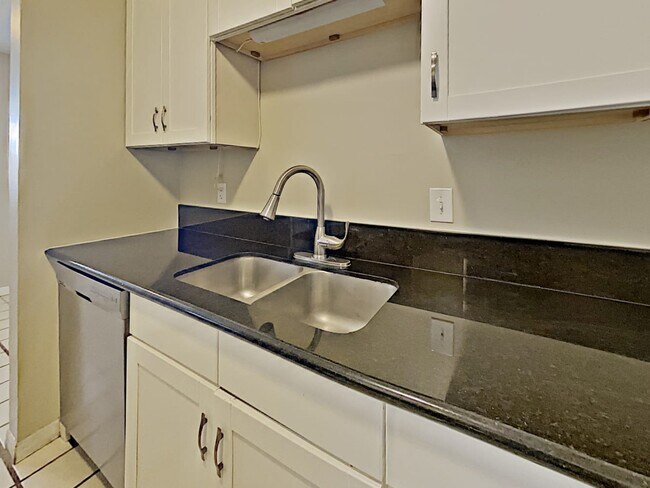 Building Photo - 808 65th Ave W