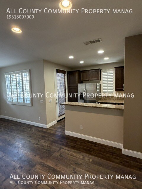 Foto del edificio - 44920 Honey Locust Dr