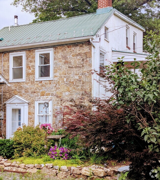 Building Photo - 1009 Reading Ave
