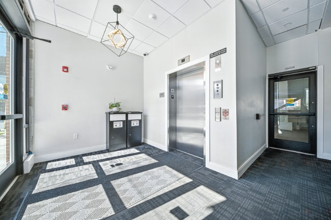 Building Photo - 25 2nd St