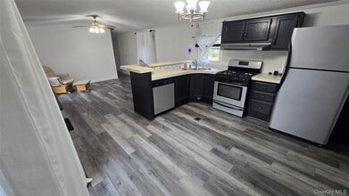 Building Photo - 841 Sandman Pl