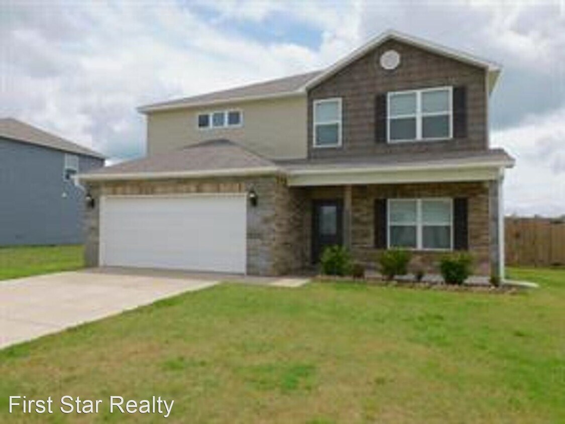 4 br, 2.5 bath House 2807 Sebright Ave House Rental in Springdale