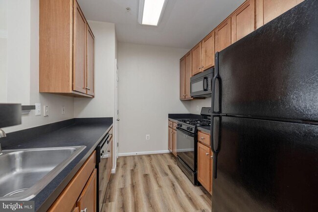 Foto del edificio - 4854 Eisenhower Ave