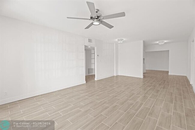 Building Photo - 1049 NW 30th Ct