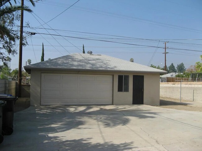 Building Photo - 8556 Kempster Ave
