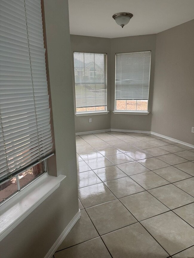 Building Photo - Live in the lap of luxury!