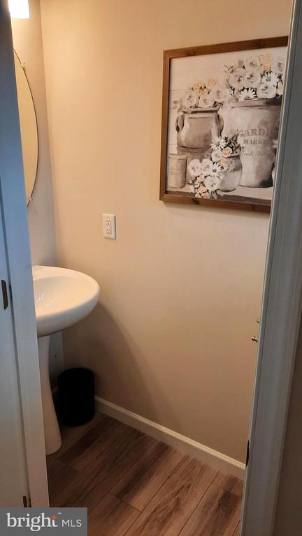 Foto del edificio - 1736 Fairbank Ln