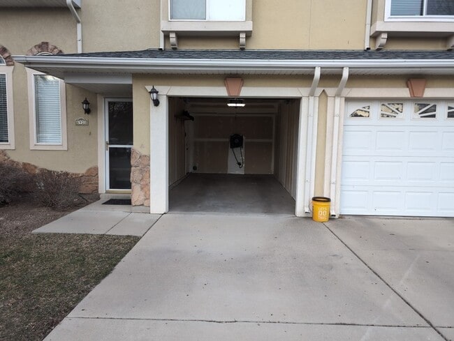 Building Photo - 6921 Florentine Way