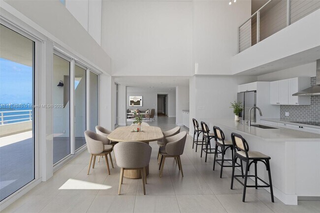 Foto del edificio - 555 NE 34th St