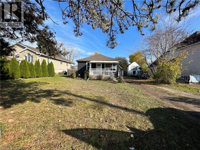 Photo du bâtiment - 6316 Montrose Rd