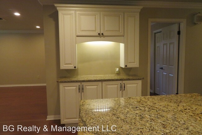 Building Photo - 4 br, 2 bath House - 910 Kim Drive