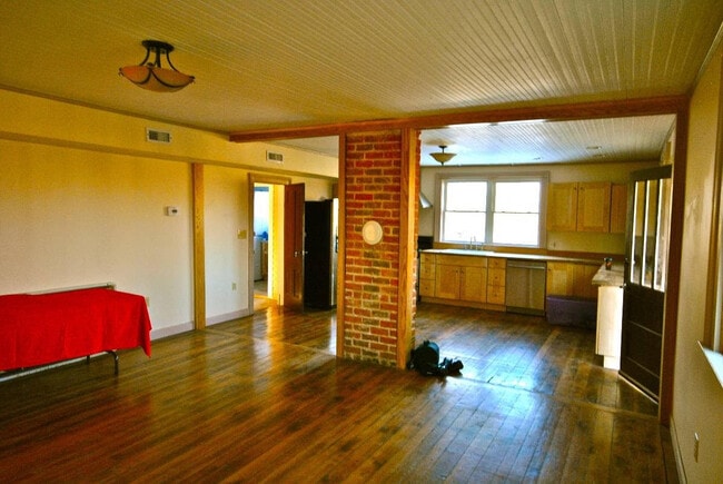Foto del edificio - 1784 Simmons Gap Rd