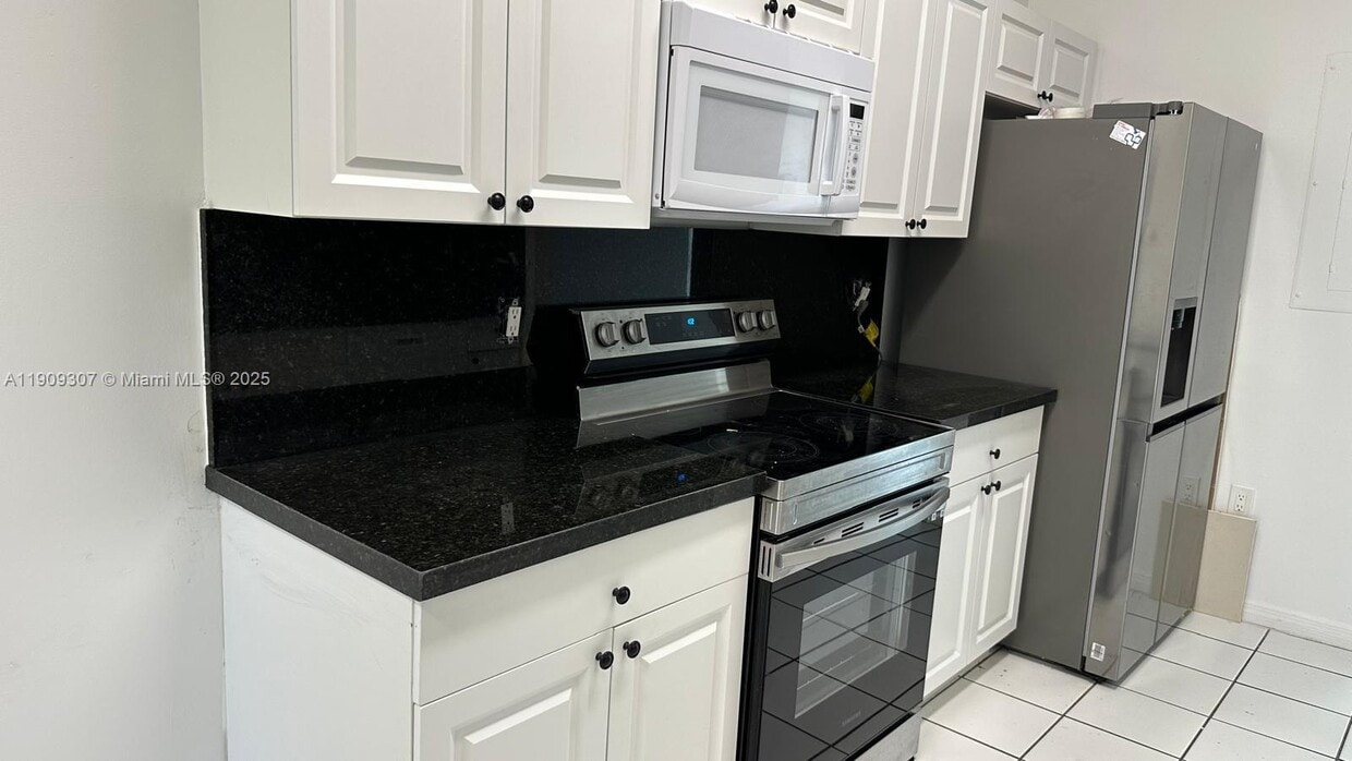 Foto principal - 21240 NE 9th Ct