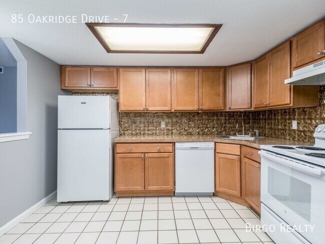 Building Photo - SPACIOUS 2 BED APARTMENT IN WEST SENECA, NY