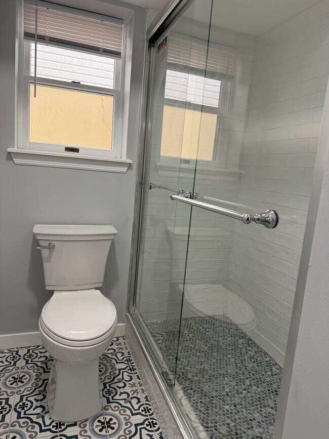 Foto del edificio - For Rent – 2 Bedroom, 1 Bathroom Apartment...
