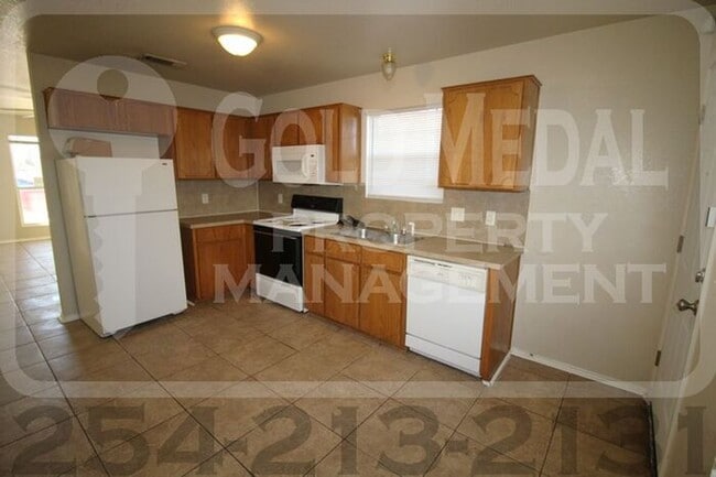 Building Photo - 4001 Madison Dr