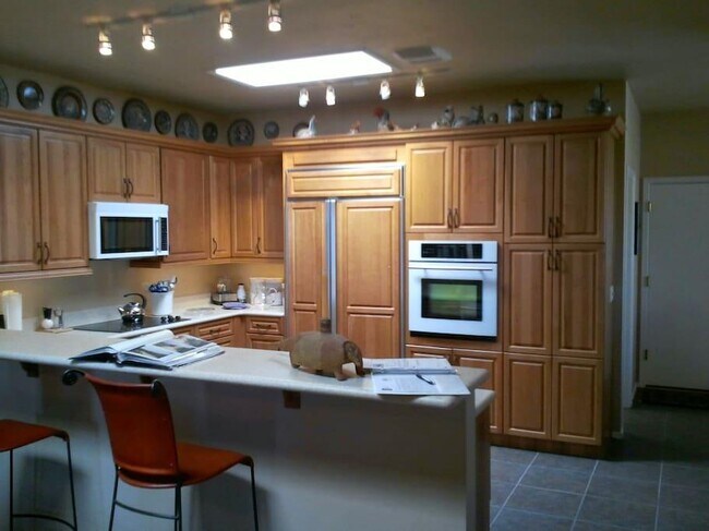Kitchen - 3420 N Country Club Vista Plz