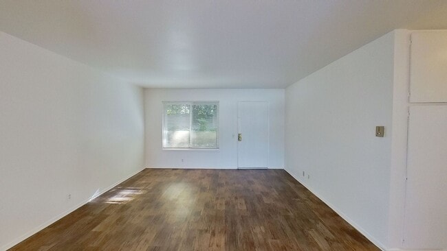 Foto del edificio - Lovely 3 Bedroom 1 Bathroom Condo in Woodb...