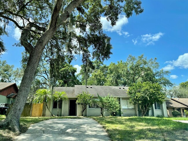 Building Photo - Cute 2/1 Duplex off Alafaya!