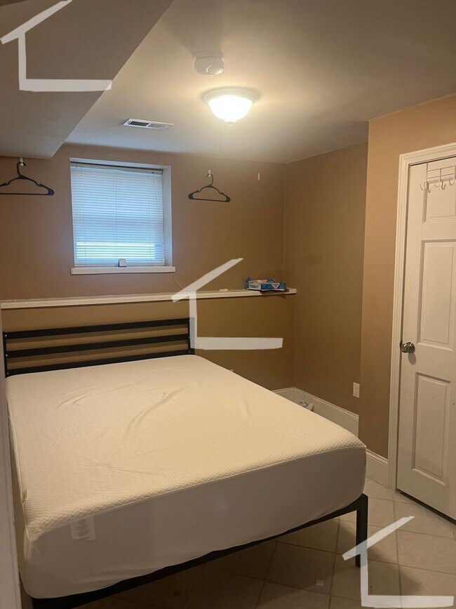 Building Photo - HOT ALLSTON LISTING!!!!