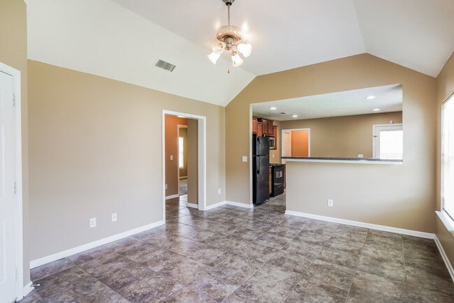 Building Photo - 302 Sarna Dr