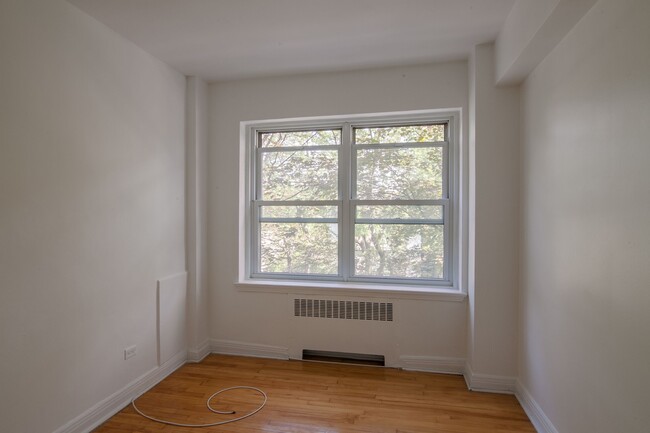 Building Photo - 10 Av. Rosemount