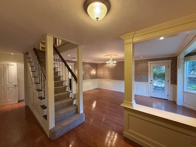 Building Photo - Beautiful 3Bd/2Ba Home On Over an Acre Lot!