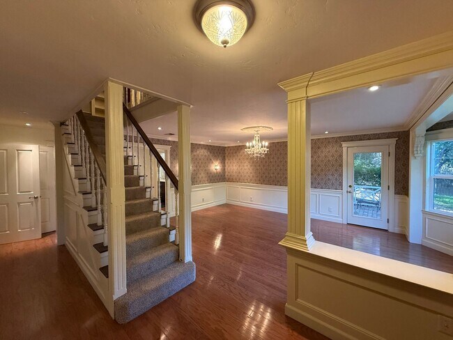 Foto del edificio - Beautiful 3Bd/2Ba Home On Over an Acre Lot!