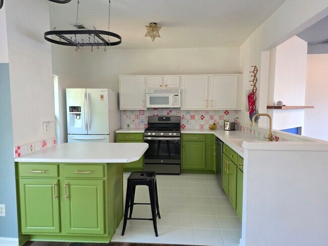 Foto del edificio - Rare 3 bed 2.5 bath Townhome located in Kennesaw