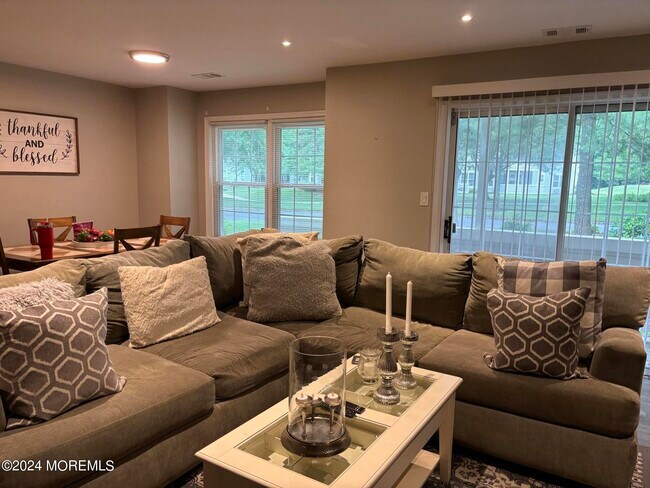 Foto del edificio - 564 Applewood Ct
