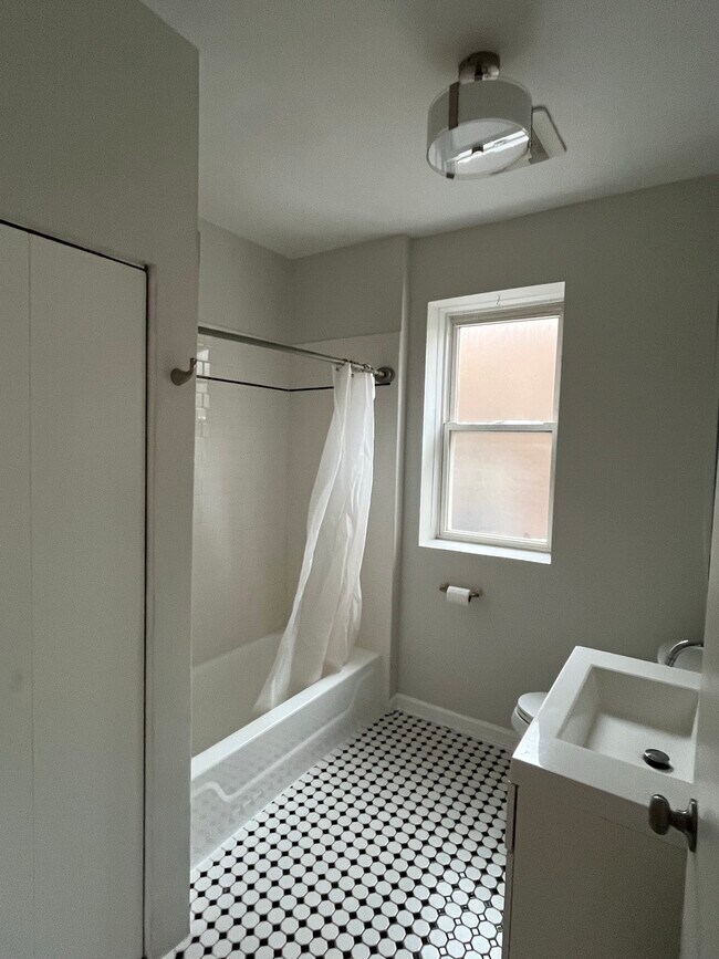 Foto del edificio - 2338 N Avers Ave