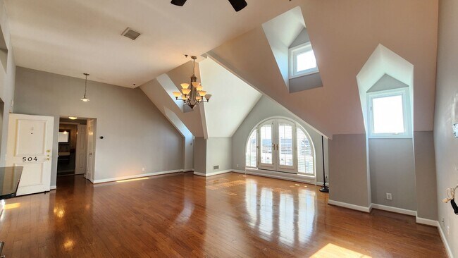Foto del edificio - Penthouse Condo at the Torpedo Factory