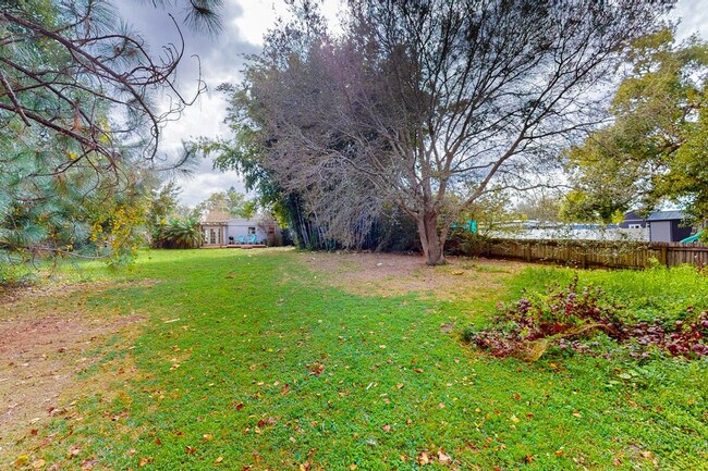 Foto del edificio - 2501 Weber St