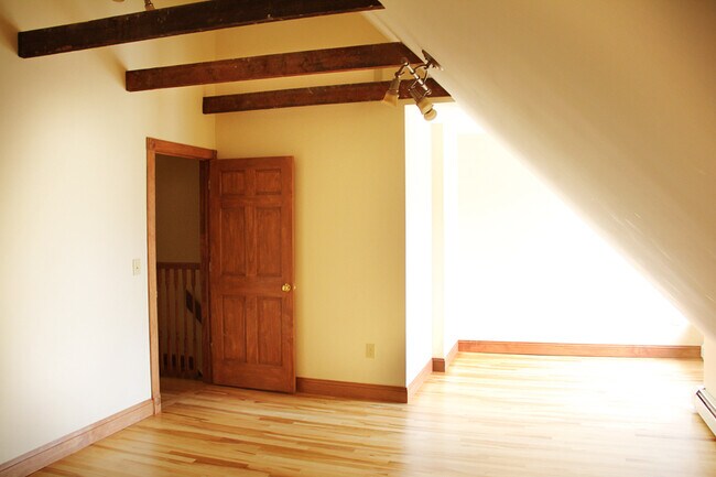 Building Photo - 46 N Champlain St