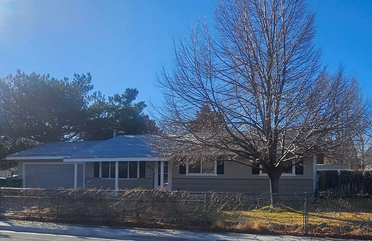 Primary Photo - Ranch-style Near Sonoma Park