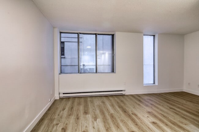 Building Photo - 2285 Rue St Mathieu