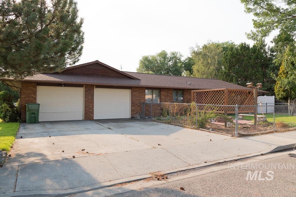 639 NW 8th St, Ontario, OR 97914 Townhome Rentals in Ontario OR