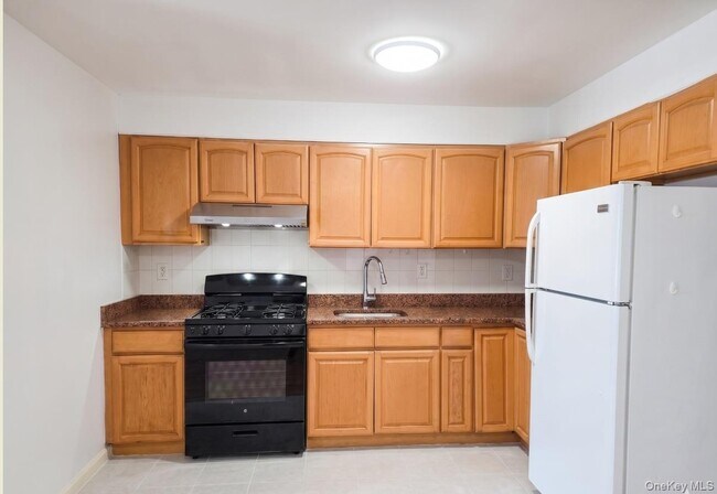 Foto del edificio - 76-13 46th Ave