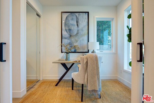 Foto del edificio - 6018 1/2-6018 1/2 Comey Ave