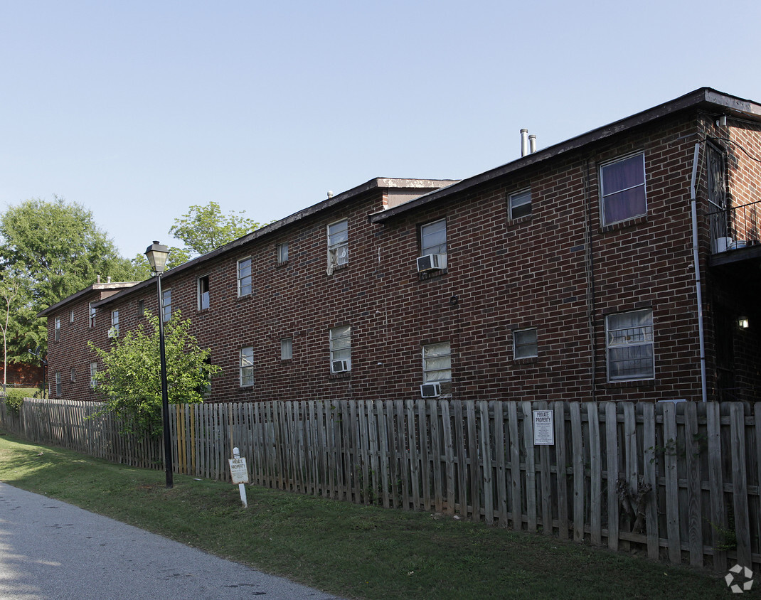 Building Photo - 641 SW Formwalt St
