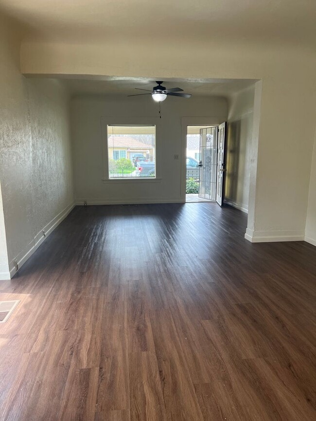 Building Photo - Cozy Home on Quiet, Friendly Street