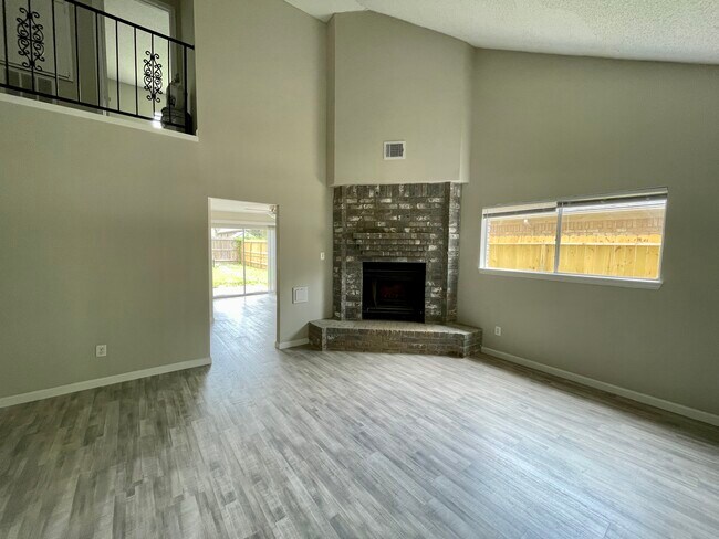Two Story Family Room - 19918 Bambiwoods Dr