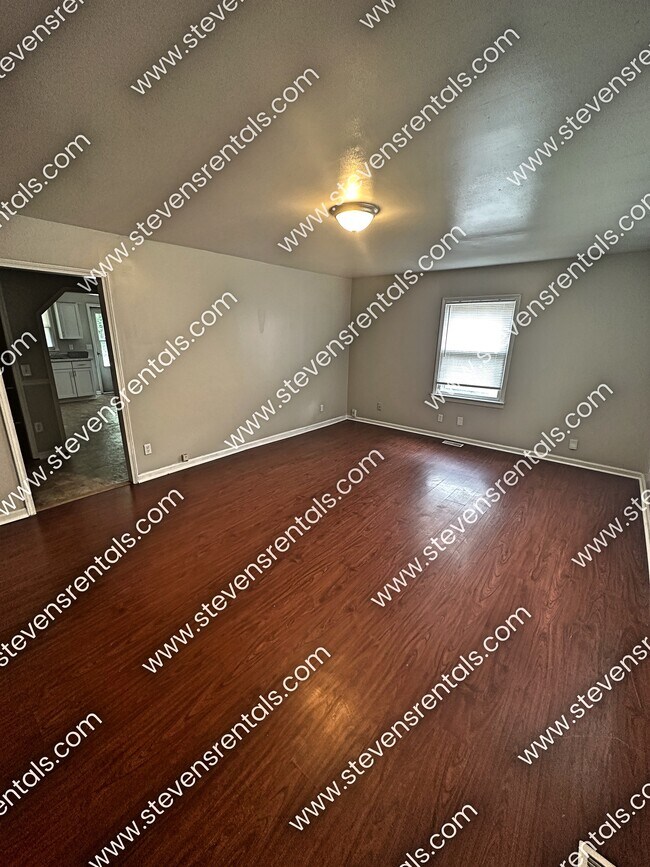 Building Photo - A Rustic Charm