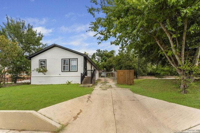 Photo - 928 Hedges St Apartment