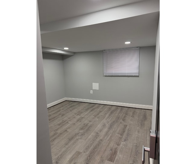 Building Photo - 615 N Rosedale St