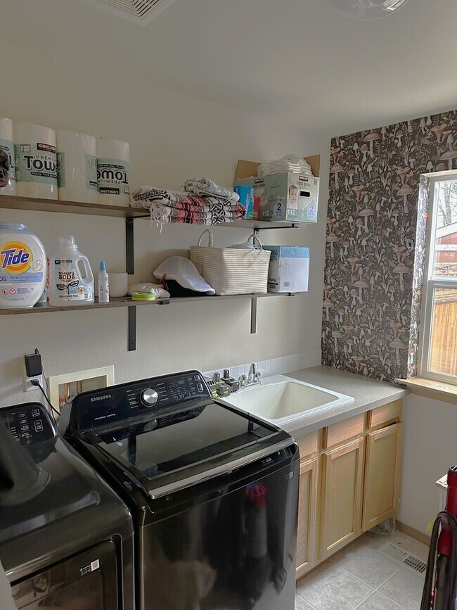 Foto del edificio - Beautiful 3BR / 2.5BA Near JBLM — Available December 23rd