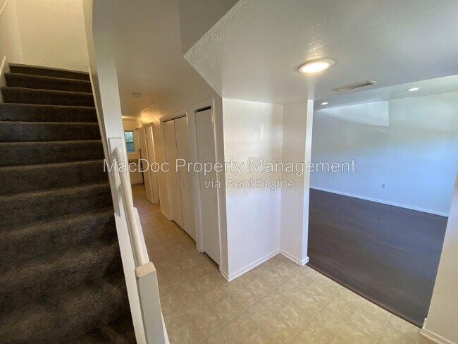 Building Photo - 810 Sledgehammer Dr
