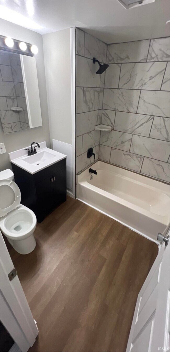 Foto del edificio - 3303 Harvester Ave