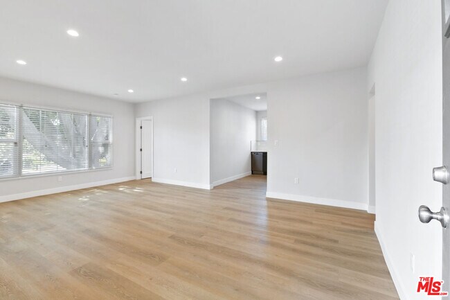 Foto del edificio - 4541 W 2nd St